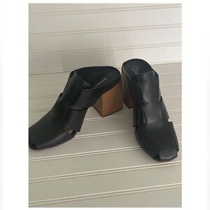 Pliner- Black Chunk Heel Mules